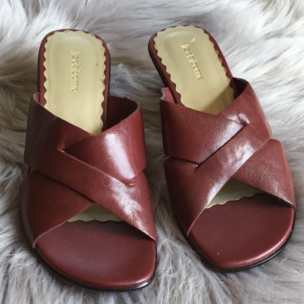 LIZ CLAIBORNE MOORON LEATHER SANDALS